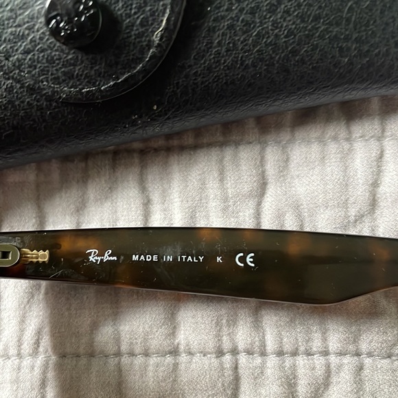 Ray Ban Wayfarer Sunglasses - Picture 3 of 4